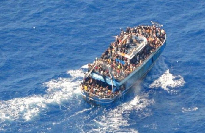 Over 40 pakistani migrants feared drown