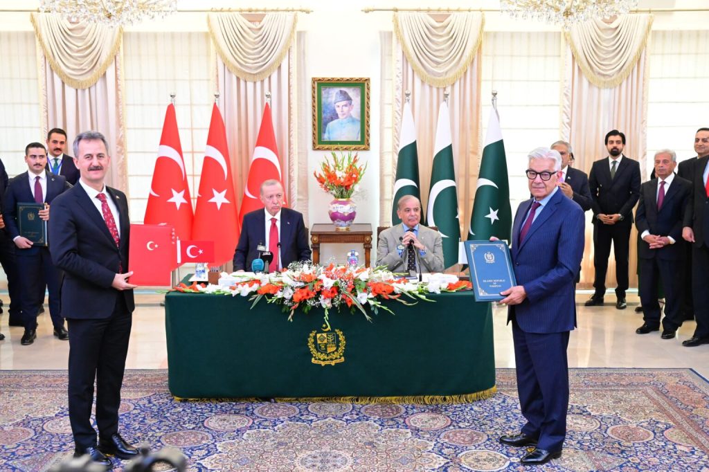 Pakistan Delegation Heads to Istanbul for Fresh Talks With Afghan Taliban