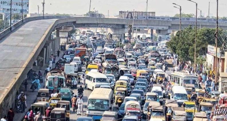 Karachi enforces new traffic regulations to curb violations and accidents